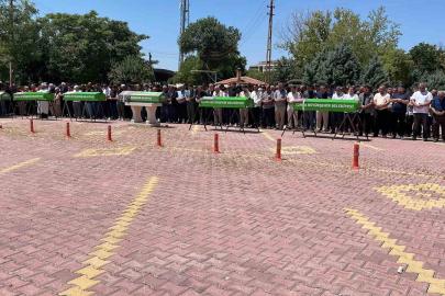 Antalya’daki feci kazada hayatını kaybeden aile son yolculuğuna uğurlandı