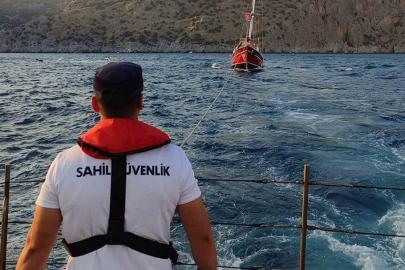 Arızalanan yat, Sahil Güvenlik ekipleri tarafından kurtarıldı