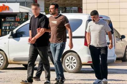 Arkadaşını silahla tehdit edip kendi borcunu ödetti