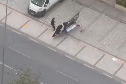 Avcılar’da fırtına sırasında uçan reklam panosu bir vatandaşın üzerine düştü