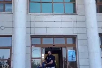 Ayrılmak istediği için evlatlarının önünde eli bıçaklı kocası tarafından öldüresiye dövüldü