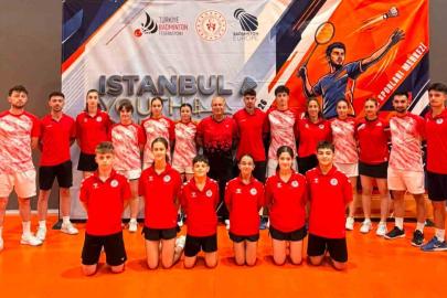 Badminton Süper Ligi’nin zirvesinde Erzincan ekipleri yer aldı