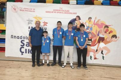 Badmintonda çifte zafer