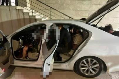 Bagajına 3 kişi bindirdiği otomobile 9 göçmen sığdıran insan tacirine 102 bin TL ceza
