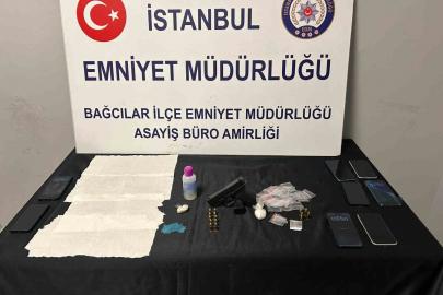 Bağcılar’da bir evde uyuşturucu madde bulunduran ve aranması bulunan 5 şüpheli tutuklandı