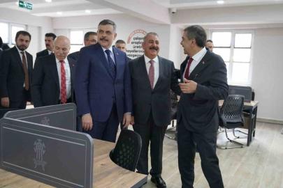 Bakan Çiftçi ve Bakan Tekin’den Palandöken Belediyesi’ne övgü