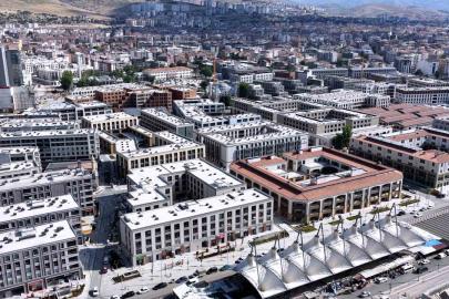 Bakan Kurum: "Malatya’nın kalbi bakırcılar çarşımızda esnafımız kepenklerini açıyor"