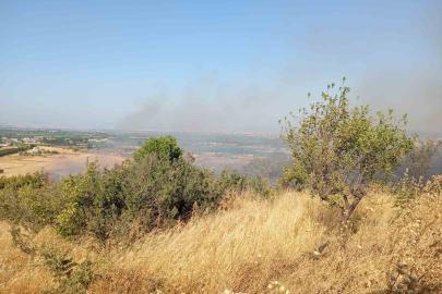 Balıkesir’de arazi yangınına Orman ve itfaiye ekipleri müdahale etti