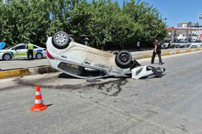 Bariyerlere çarpan otomobil takla attı: 1 yaralı