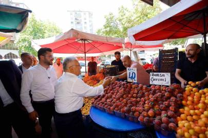 Başkan Büyükkılıç, Hürriyet Pazar Yeri’nde esnaf ve vatandaşlarla buluştu