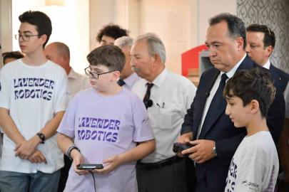 Başkan Dutlulu robotik takımını ziyaret etti
