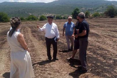 Baştuğ Yelişyurt’ta 14 ton saman balyası yanan üreticiyi ziyaret etti