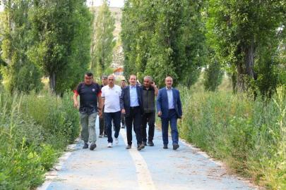 Bayburt’ta doğa yürüyüşü ve fidan dikimi yapıldı