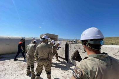 Bayburt’ta jandarma personeline enkazda arama kurtarma eğitimi