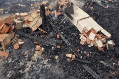 Bayburt’un Yazyurdu köyünde çıkan yangında 5 ev kullanılamaz hale geldi