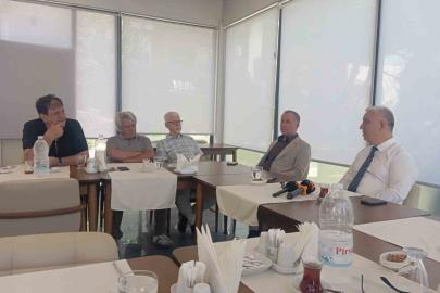 Bergama Belediye Başkanı, 19 meclis üyesi ile Yeni Parti’ye geçti