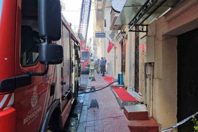 Beyoğlu İstiklal Caddesi’nde iş yerinde korkutan yangın