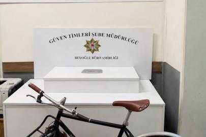 Beyoğlu’nda bisiklet çalan hırsız kamerada
