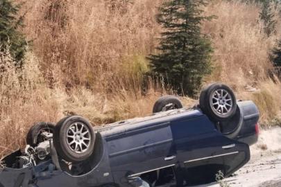 Bilecik’te otomobil su kanalına devrildi
