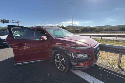Bolu Dağı Tüneli girişinde otomobil bariyerden bariyere savruldu: 2 yaralı
