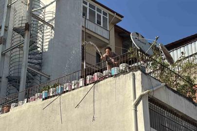 Bolu’da korkutan ot yangını: İtfaiyeyi beklemeden kova ve hortumlarla söndürdüler