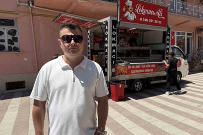 Boşanmasını lokma dağıtarak kutladı