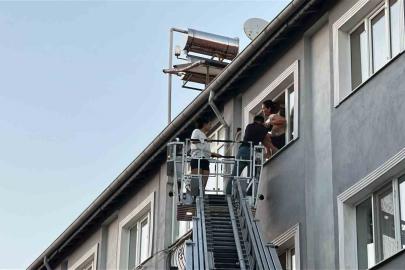 Burdur’da 3 katlı binada çıkan yangında 6 kişi itfaiye ekiplerince kurtarıldı