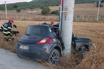 Burdur’da otomobil elektrik direğine çarptı: 1 yaralı