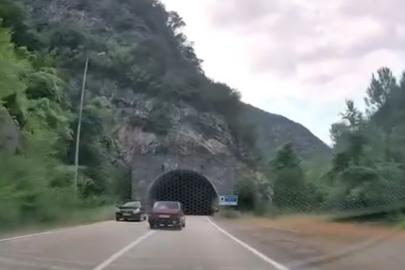 Bütün trafik kurallarını hiçe sayan sürücü görüntülendi
