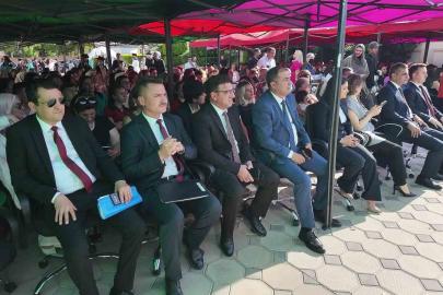 Çamelili öğrenciler kardeş okulun mezuniyet coşkusuna ortak oldu