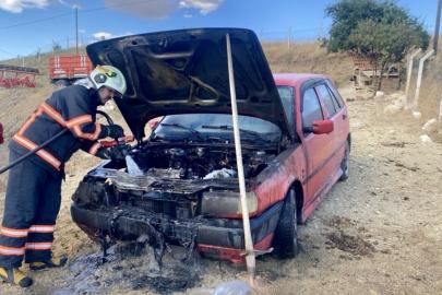 Çankırı’da park halindeki otomobilde çıkan yangın söndürüldü