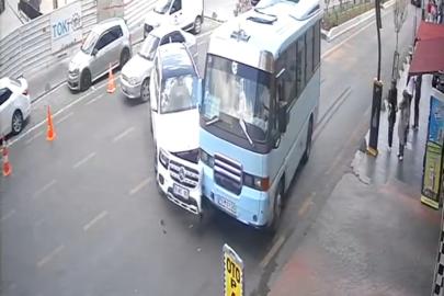 Cip ile yolcu minibüsünün çarpıştığı anlar kamerada