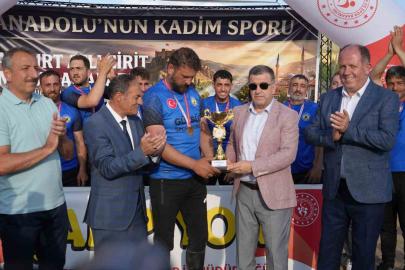 Cirit finalinde geri dönüş: 7 puan geriden geldi, yarım puan farkla Bayburt şampiyonu oldu