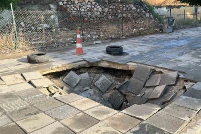 Çorum’da sağanak yağış sonrası kaldırım çöktü