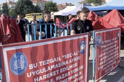 Çorum’da "seç-al" kuralına uymayan pazar esnafının tezgahı kapatıldı