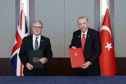 Cumhurbaşkanı Erdoğan ve İngiltere Başbakanı Starmer arasındaki görüşmede, Türkiye ile Birleşik Krallık arasında Güvenlik ve Savunma Ortaklığı Belgesi imzalandı.