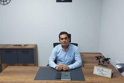 Demircilik yapan muhtar iş kazası geçirdi