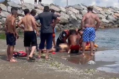 Denizde fenalaşan vatandaşa dakikalarca kalp masajı yapıldı