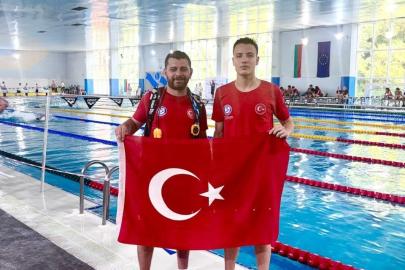 Denizli Büyükşehir Belediyesporlu yüzücüler altın madalyaları topladı
