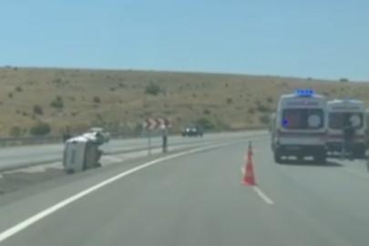 Devrilen otomobilde 3 kişi yaralandı