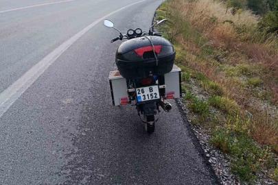 Direksiyon hâkimiyetini kaybeden motosiklet sürücüsü yoldan çıktı: 1 yaralı