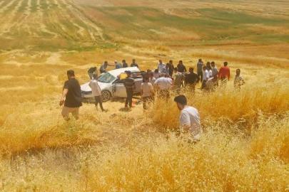 Diyarbakır’da otomobil tarlaya yuvarlandı: 5 yaralı