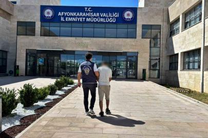 Dolandırıcılık suçundan aranan şahsı polis yakaladı