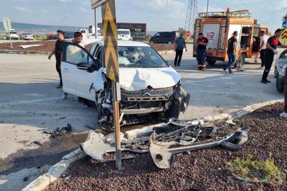 Domaniç’te otomobiller çarpıştı: 2 yaralı