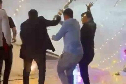 Düğünde oynayanların üzerine tente devrildi, eğlence kısa aranın ardından devam etti