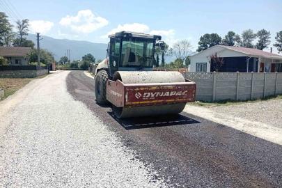 Düzce’de köylerde sathi kaplama çalışmaları tamamlanıyor