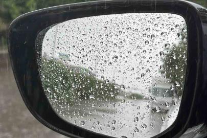 Düzce’de sağanak yağışla yollar göle döndü