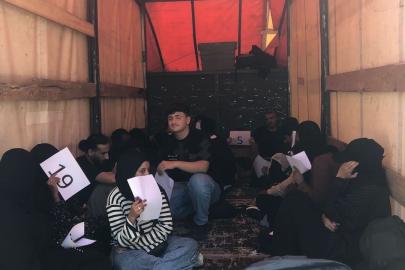 Edirne’de kapalı kasa kamyonette 20 düzensiz göçmen yakalandı