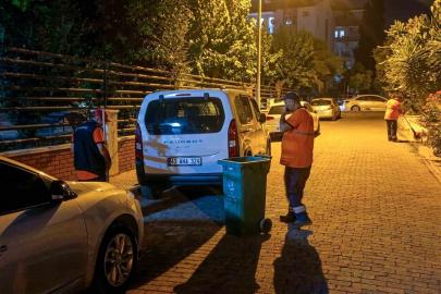 Efeler Belediyesi temizlik ekipleri çalışmalarını sürdürüyor