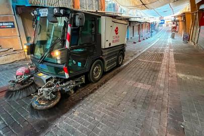 Efeler’de tarihi çarşılar ve sokaklar temizlendi